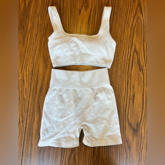 Cream white athletic short set size medium - Picture 3 of 3